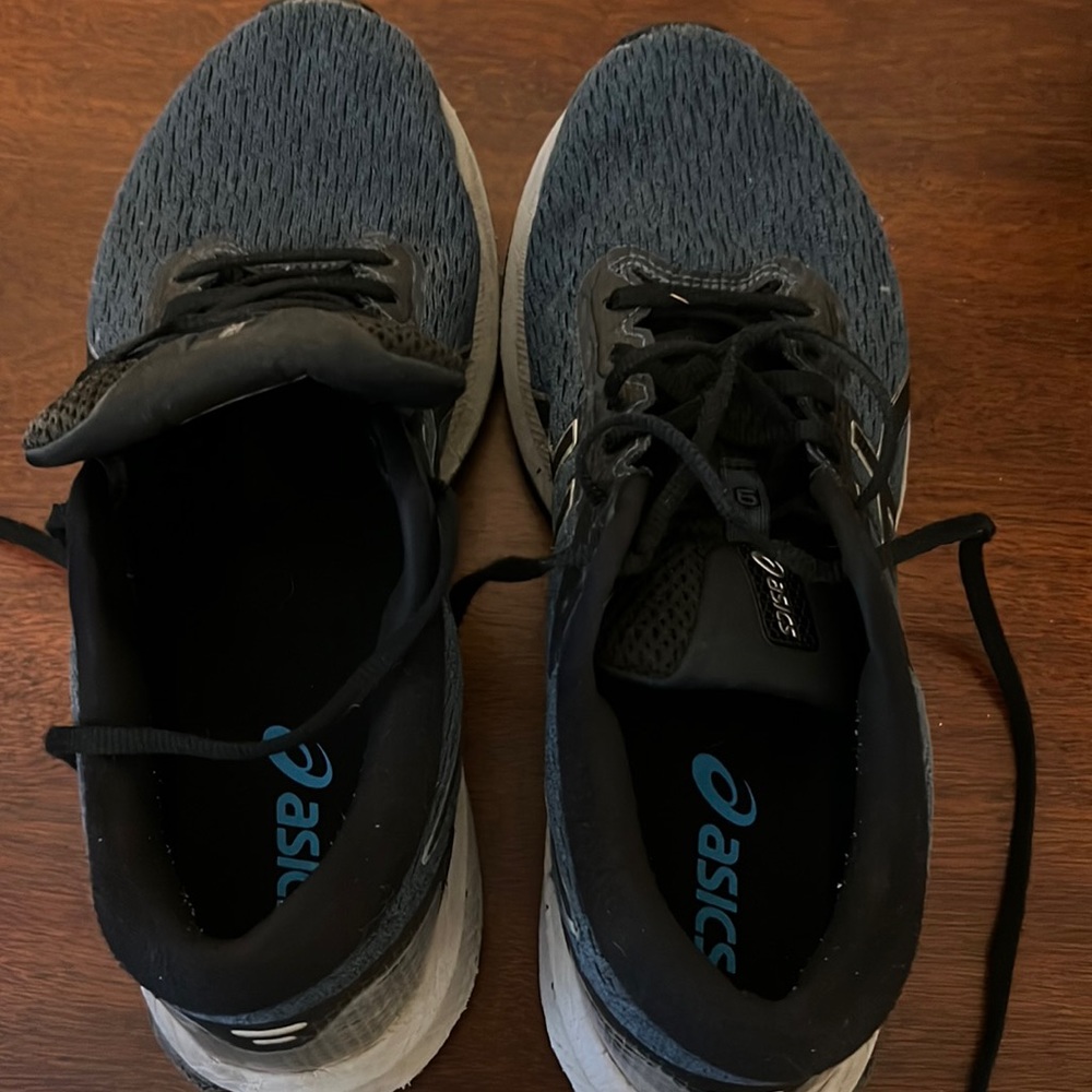 Asics GT 1000 size 9.5 mens used